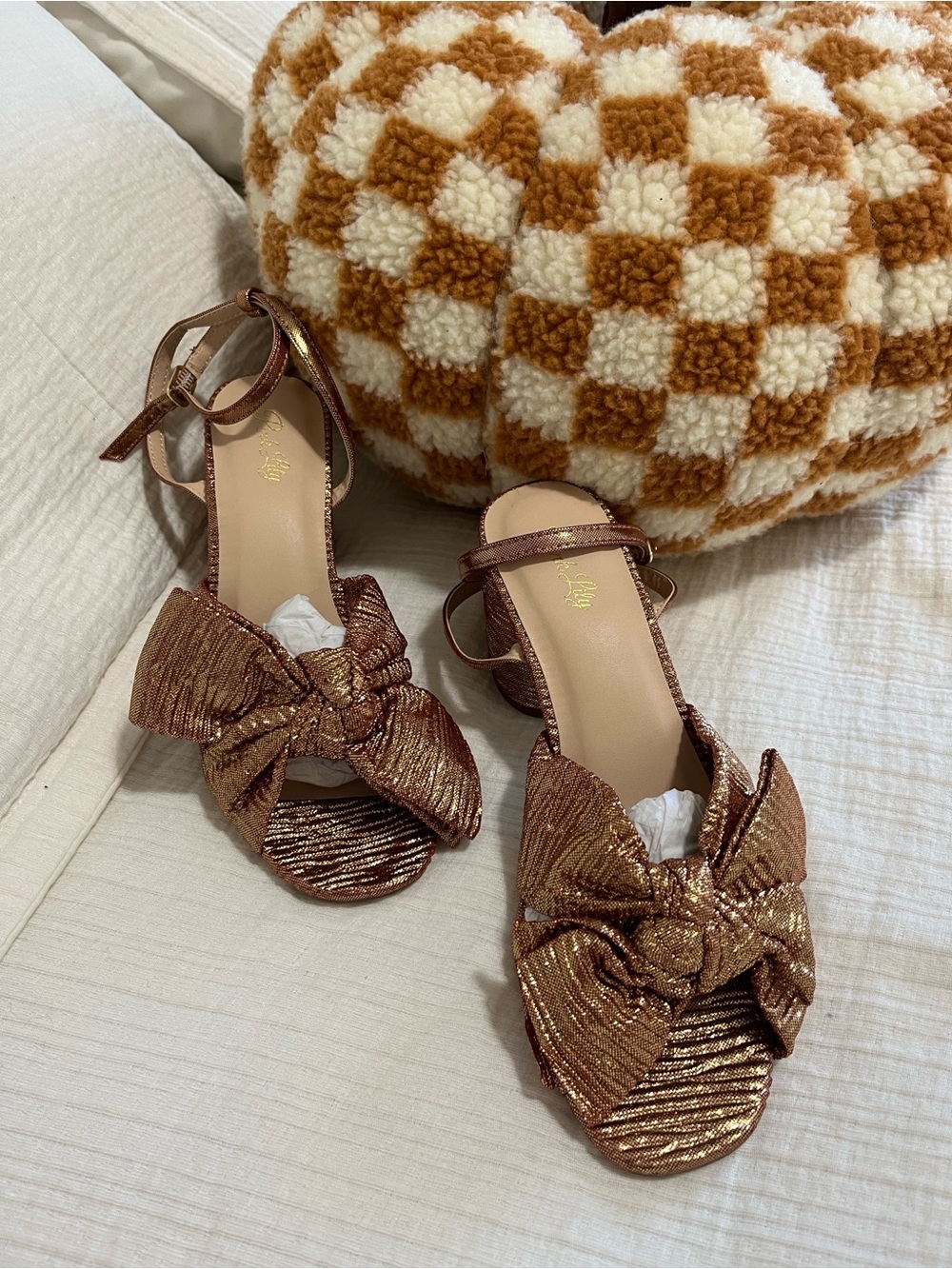 Pink Lily Metallic Gold Bow Heels - Picture 1 of 7